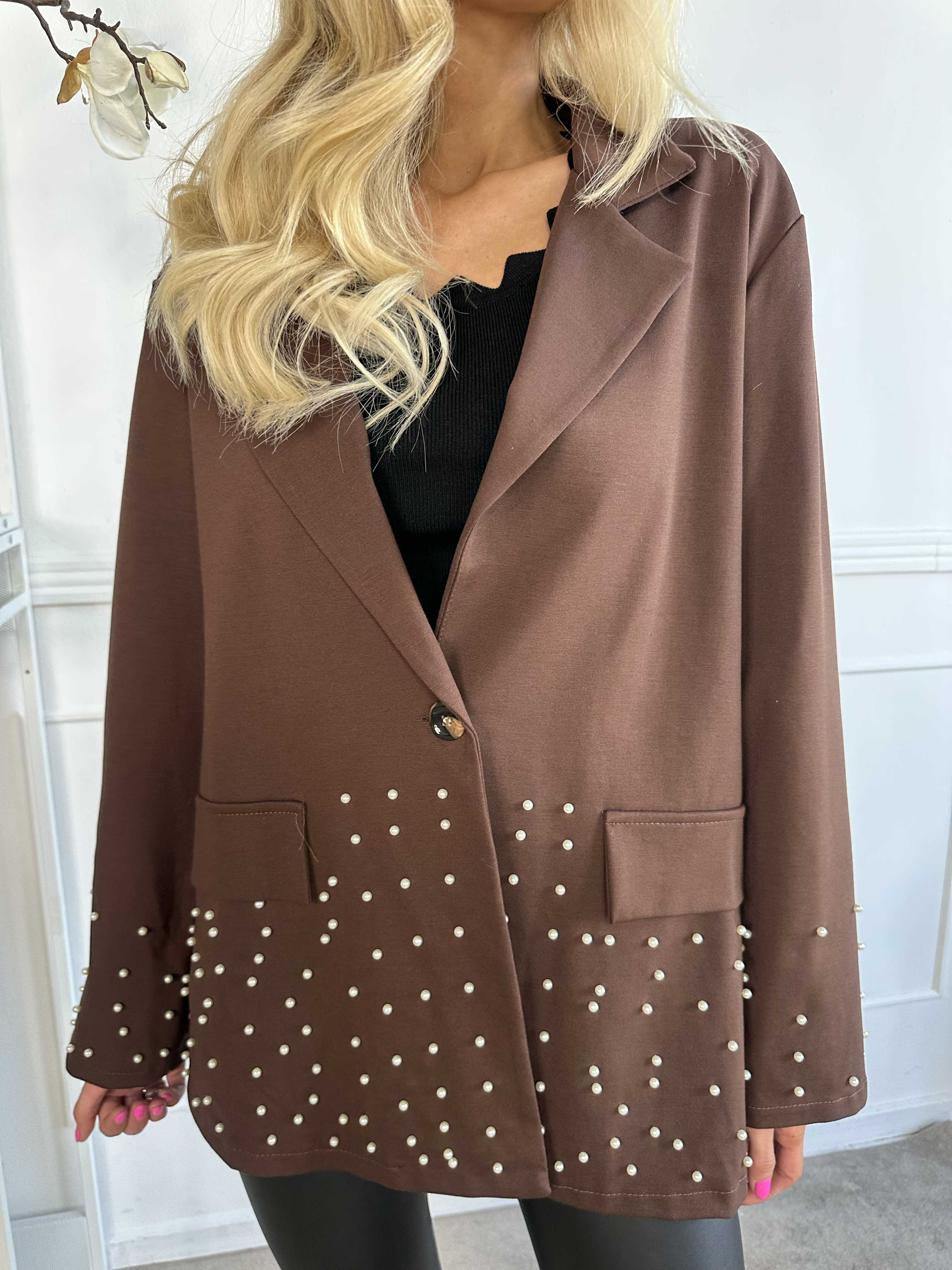 Larissa - Oversized blazer med vita pärlor